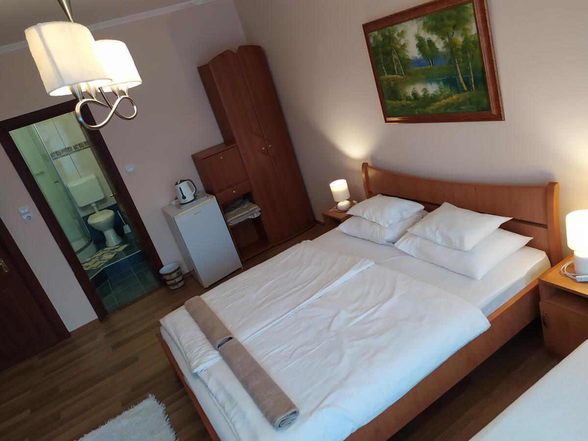 Szilvia Panzio Gyomaendrod Bed & Breakfast Exterior photo